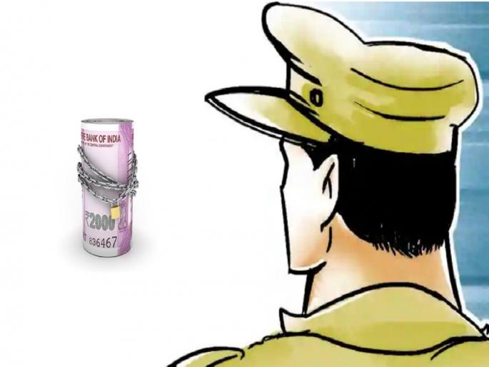 Assistant magistrate took bribe in front of police station; The ACB caught red-handed | पोलीस ठाण्यासमोरच सहायक फौजदाराने घेतली लाच; एसीबीने रंगेहाथ पकडले Assistant magistrate took bribe in front of police station; The ACB caught red-handed | पोलीस ठाण्यासमोरच सहायक फौजदाराने घेतली लाच; एसीबीने रंगेहाथ पकडले