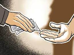 While taking a bribe of Rs 85,000 in Chakan the police caught the sub inspector red handed | चाकणमध्ये पोलीस उपनिरीक्षकाच्या सांगण्यावरून ८५ हजारांची लाच घेताना एकाला रंगेहाथ पकडला While taking a bribe of Rs 85,000 in Chakan the police caught the sub inspector red handed | चाकणमध्ये पोलीस उपनिरीक्षकाच्या सांगण्यावरून ८५ हजारांची लाच घेताना एकाला रंगेहाथ पकडला