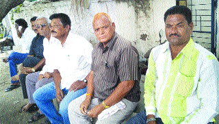 Retired police are on the verge of being called on duty, even today, with loyalty to the 'General Secretary'. | सेवानिवृत्त पोलिसांच्या कट्ट्यावर चर्चा होतेय कर्तव्याचीच म्हणतात, आजही निष्ठा ‘सद्रक्षणाय..’च्या ब्रीदवाक्याशी Retired police are on the verge of being called on duty, even today, with loyalty to the 'General Secretary'. | सेवानिवृत्त पोलिसांच्या कट्ट्यावर चर्चा होतेय कर्तव्याचीच म्हणतात, आजही निष्ठा ‘सद्रक्षणाय..’च्या ब्रीदवाक्याशी