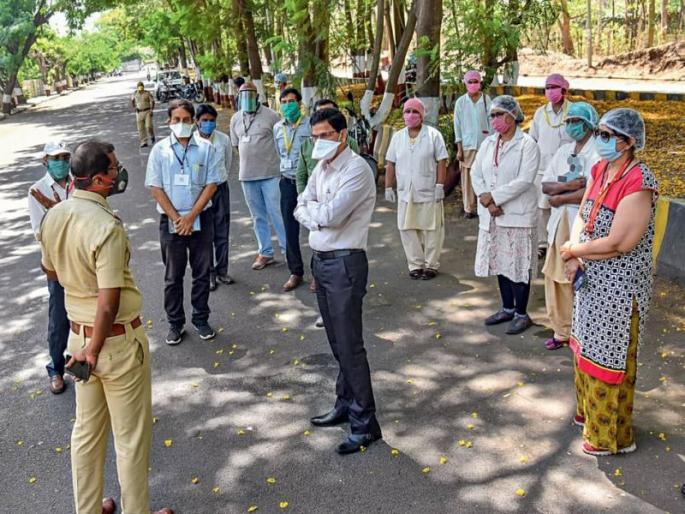 Corona-free patient attacks health team | पंचशीलनगर : कोरोनामुक्त झालेल्या रूग्णाचा आरोग्य पथकावर हल्ला Corona-free patient attacks health team | पंचशीलनगर : कोरोनामुक्त झालेल्या रूग्णाचा आरोग्य पथकावर हल्ला