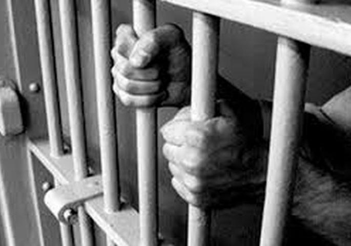 Akola Sarafa businessman in Police custody | अकोल्यातील सराफा व्यावसायिकाला पोलीस कोठडी! Akola Sarafa businessman in Police custody | अकोल्यातील सराफा व्यावसायिकाला पोलीस कोठडी!