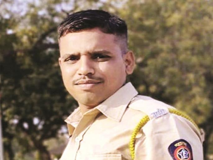 A policeman died in a collision with a tanker while coming on duty | आयुक्तालयात येत असताना पोलिस कर्मचाऱ्याचा टँकरच्या धडकेत मृत्यू A policeman died in a collision with a tanker while coming on duty | आयुक्तालयात येत असताना पोलिस कर्मचाऱ्याचा टँकरच्या धडकेत मृत्यू