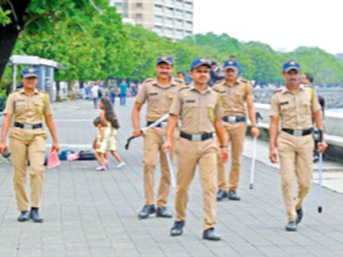 Police also keep an eye on those staying in lodges and hotels | लॉज, हॉटेलमध्ये राहणाऱ्यांवरही पोलिसांची नजर Police also keep an eye on those staying in lodges and hotels | लॉज, हॉटेलमध्ये राहणाऱ्यांवरही पोलिसांची नजर