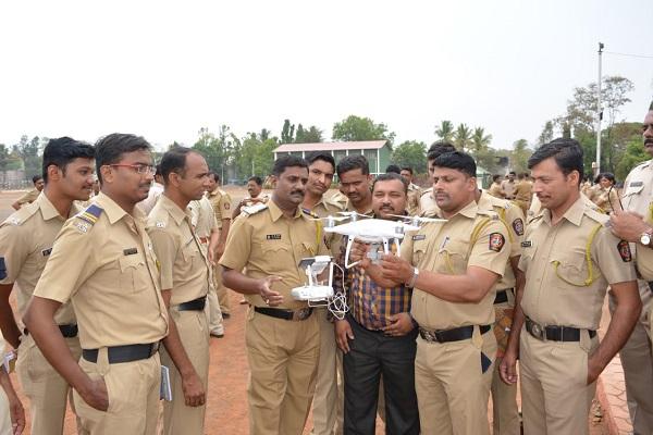  Police raid police drowned, two cameras in Satara police force: | गर्दीवर पोलिसांच्या ड्रोनची करडी नजर ,सातारा पोलीस दलात दोन कॅमेरे दाखल :