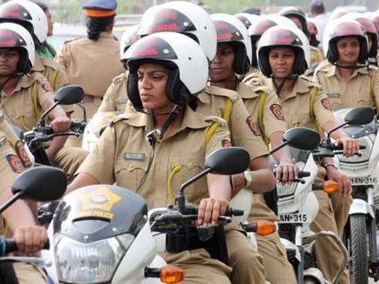 Cops of Buldhana well see in Helmets from january | नववर्षात पोलीस दादाही दिसणार हेल्मेटमध्ये Cops of Buldhana well see in Helmets from january | नववर्षात पोलीस दादाही दिसणार हेल्मेटमध्ये