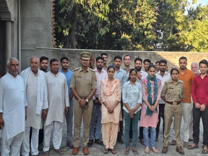 14 youth from saroorpur village of meerut UP became policemen at the same time | कुणाचे वडील मजुर तर कुणाची आई करते घरकाम; 'या' गावातील १४ जण एकाचवेळी बनले पोलीस 14 youth from saroorpur village of meerut UP became policemen at the same time | कुणाचे वडील मजुर तर कुणाची आई करते घरकाम; 'या' गावातील १४ जण एकाचवेळी बनले पोलीस