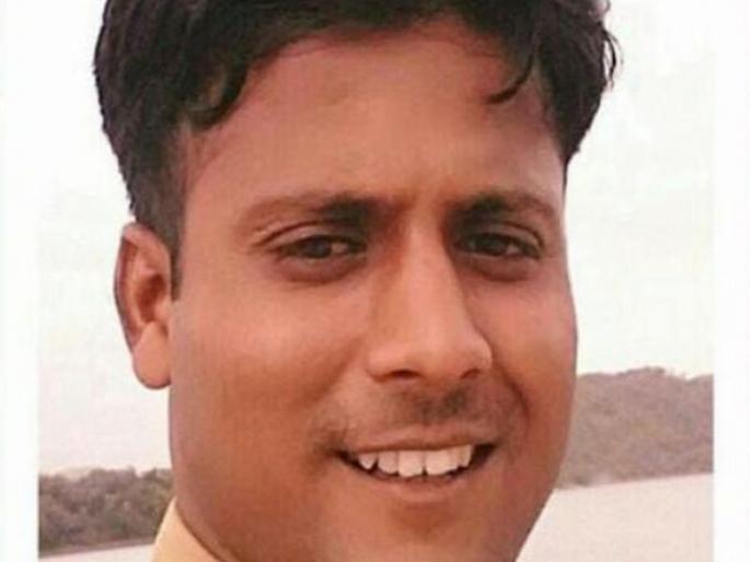 A vehicle transporting sand illegally crushed the police | वाळूची अवैध वाहतूक करणाऱ्या वाहनाने पोलिसास चिरडले A vehicle transporting sand illegally crushed the police | वाळूची अवैध वाहतूक करणाऱ्या वाहनाने पोलिसास चिरडले