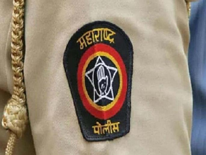 Police officer stabbed; The attack was carried out by stopping the Chinese train | Pune | पोलिस कर्मचाऱ्यावर केला चाकूने वार; चायनीज गाडी बंद केल्याने केला हल्ला Police officer stabbed; The attack was carried out by stopping the Chinese train | Pune | पोलिस कर्मचाऱ्यावर केला चाकूने वार; चायनीज गाडी बंद केल्याने केला हल्ला