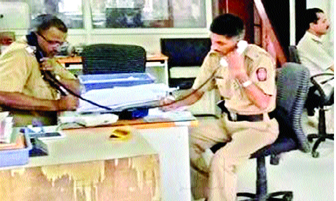 Many police deprived of Thirty First for decades .. | दशकापासून अनेक पोलीस थर्टी फर्स्टपासून वंचित.. जनतेच्या आनंदातच आमचा आनंद