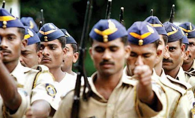 How will police recruitment cope with the growing spread of corona? Students, parents in confusion | राज्यातील कोरोनाच्या वाढत्या प्रादुर्भावामध्ये पोलीस भरती कशी पार पडणार? विद्यार्थी,पालक संभ्रमात How will police recruitment cope with the growing spread of corona? Students, parents in confusion | राज्यातील कोरोनाच्या वाढत्या प्रादुर्भावामध्ये पोलीस भरती कशी पार पडणार? विद्यार्थी,पालक संभ्रमात