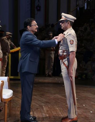 The Governor made the honor of Police Deputy Commissioner Pardeshi | राज्यपालांनी केला पोलीस उपायुक्त परदेशींचा गौरव