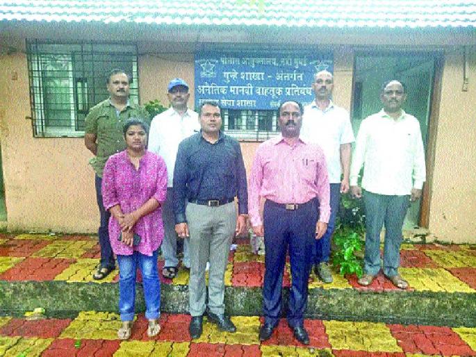 The search for the 'those' girls who are fleeing | पळवलेल्या ‘त्या’ मुलींचा शोध The search for the 'those' girls who are fleeing | पळवलेल्या ‘त्या’ मुलींचा शोध