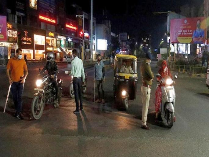 Night curfew: Police patrol and forced blockade till dawn | नाइट कर्फ्यू : पहाटेपर्यंत पोलीस गस्त अन् सक्तीची नाकाबंदी Night curfew: Police patrol and forced blockade till dawn | नाइट कर्फ्यू : पहाटेपर्यंत पोलीस गस्त अन् सक्तीची नाकाबंदी