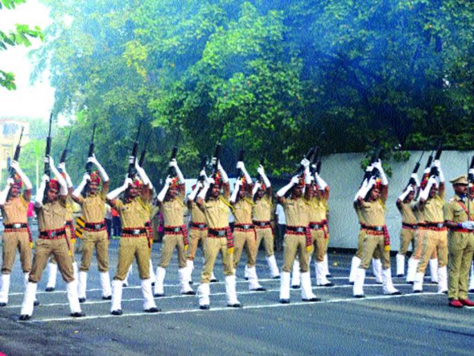 Shaheed police are honored in Thane | शहीद पोलिसांना ठाण्यात मानवंदना Shaheed police are honored in Thane | शहीद पोलिसांना ठाण्यात मानवंदना