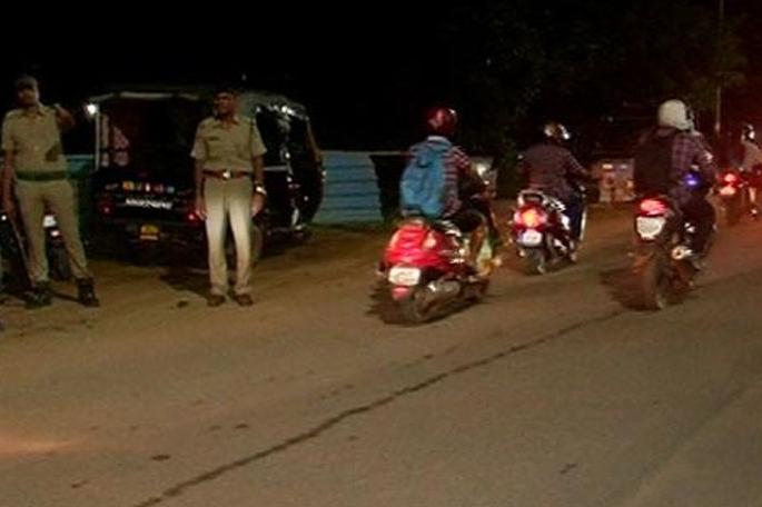 The patrol is carried out by 8 vehicles in Washim city | वाशिम शहरात ८ वाहनांद्वारे घातली जाते गस्त