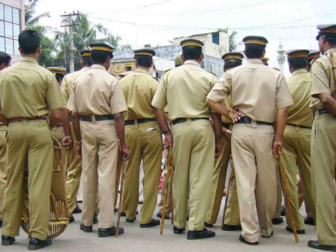 The police brought three hundred peoples Thirty first will be fined as much as 20 lakhs | पोलिसांनी सव्वातीनशे तळीरामांना आणले ताळ्यावर; थर्टी फर्स्टला तब्बल २० लाखांचा दंड वसूल The police brought three hundred peoples Thirty first will be fined as much as 20 lakhs | पोलिसांनी सव्वातीनशे तळीरामांना आणले ताळ्यावर; थर्टी फर्स्टला तब्बल २० लाखांचा दंड वसूल