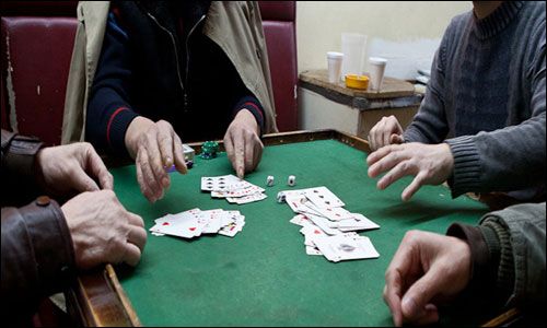 Raid on the notorious Dallu Sardar's gambling den in Nagpur | नागपुरातील कुख्यात डल्लू सरदारच्या जुगार अड्ड्यावर छापा Raid on the notorious Dallu Sardar's gambling den in Nagpur | नागपुरातील कुख्यात डल्लू सरदारच्या जुगार अड्ड्यावर छापा