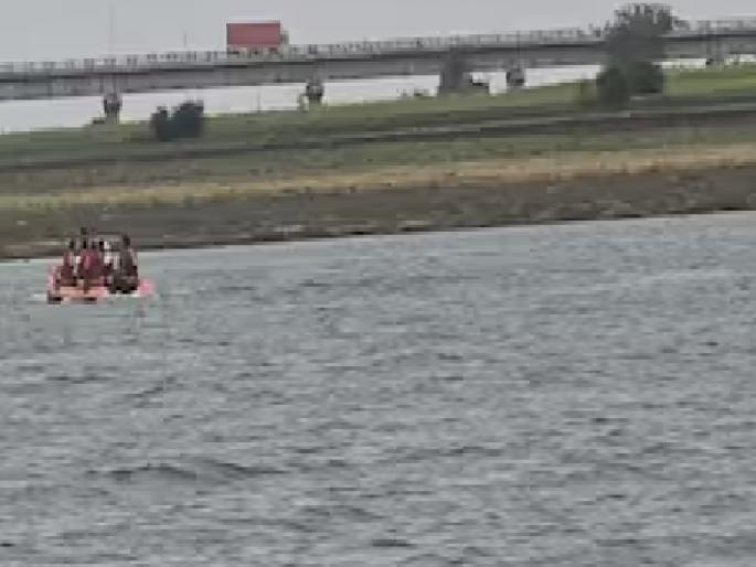 Six people drowned in a panic while gambling on the river during a raid by the police, Incidents in Bijapur District Karnataka | जुगार अड्ड्यावर पोलिसांचा छापा; घाबरून नदीकाठावरील बोटीतून पळ काढला, अन्..; विजापूर जिल्ह्यातील घटना Six people drowned in a panic while gambling on the river during a raid by the police, Incidents in Bijapur District Karnataka | जुगार अड्ड्यावर पोलिसांचा छापा; घाबरून नदीकाठावरील बोटीतून पळ काढला, अन्..; विजापूर जिल्ह्यातील घटना