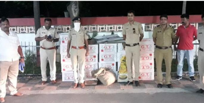 Country made liquor items seized at grocery stores | किराणा दुकानात दारू बनविण्याच्या साहित्याची विक्री Country made liquor items seized at grocery stores | किराणा दुकानात दारू बनविण्याच्या साहित्याची विक्री