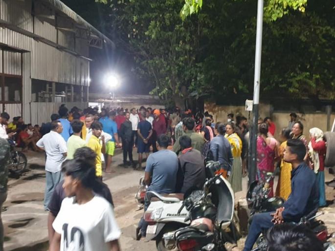 Two jump from building after police raid, one dead in Kolhapur | कोल्हापुरात पोलिसांच्या छाप्यानंतर दोघांच्या इमारतीवरून उड्या, एकाचा मृत्यू Two jump from building after police raid, one dead in Kolhapur | कोल्हापुरात पोलिसांच्या छाप्यानंतर दोघांच्या इमारतीवरून उड्या, एकाचा मृत्यू