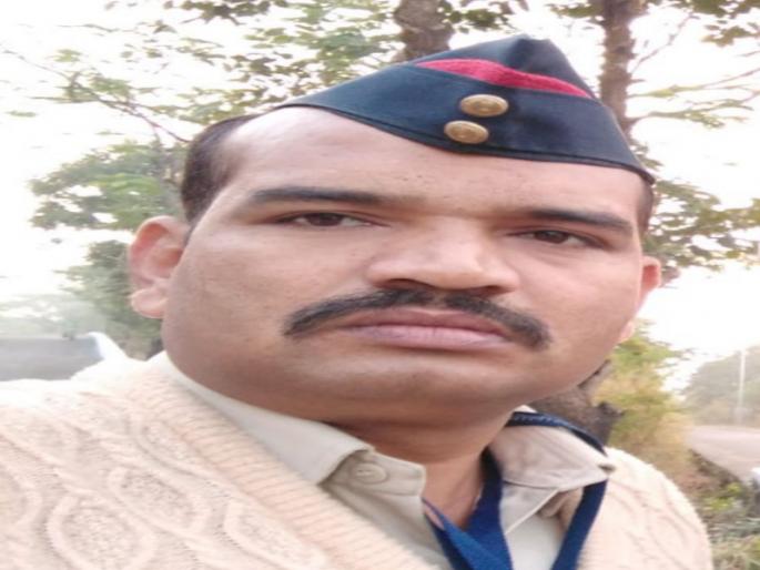 'police' came in front for the funeral of 26 years old women; Neither in laws or her family | 'ना सासर ना माहेर' ; २६ वर्षीय महिलेच्या अंत्यविधीसाठी 'खाकी वर्दी' आली समोर 'police' came in front for the funeral of 26 years old women; Neither in laws or her family | 'ना सासर ना माहेर' ; २६ वर्षीय महिलेच्या अंत्यविधीसाठी 'खाकी वर्दी' आली समोर