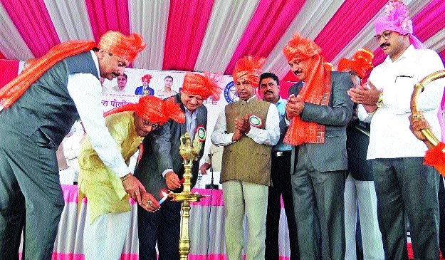 Police to get houses after retirement: Dhananjay Jadhav - A retired police officer in Sangli, a meeting of employees' welfare organization | निवृत्तीनंतर पोलिसांना घरे मिळावीत : धनंजय जाधव -सांगलीत निवृत्त पोलीस अधिकारी, कर्मचारी कल्याण संघटनेचा मेळावा Police to get houses after retirement: Dhananjay Jadhav - A retired police officer in Sangli, a meeting of employees' welfare organization | निवृत्तीनंतर पोलिसांना घरे मिळावीत : धनंजय जाधव -सांगलीत निवृत्त पोलीस अधिकारी, कर्मचारी कल्याण संघटनेचा मेळावा