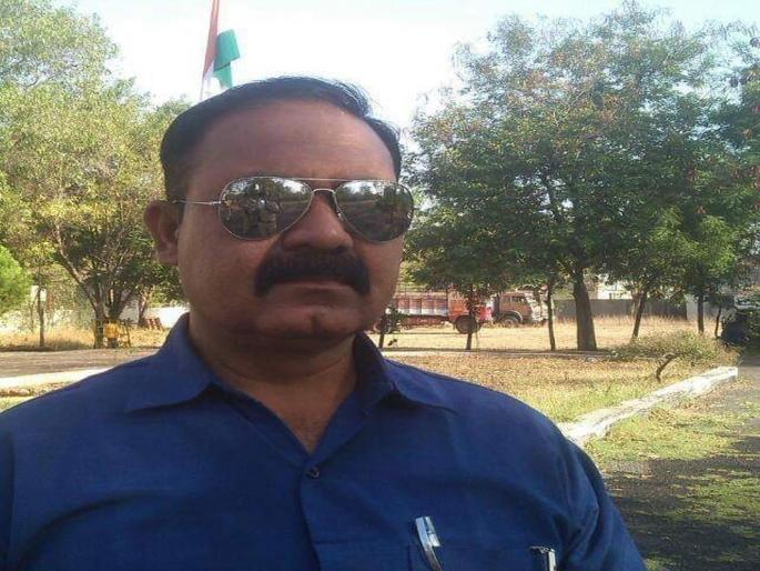 Police has died who personnel rescuing flood victims in Sangli | सांगलीतील पूरग्रस्तांना वाचवणाऱ्या पोलिसावर काळाची झडप Police has died who personnel rescuing flood victims in Sangli | सांगलीतील पूरग्रस्तांना वाचवणाऱ्या पोलिसावर काळाची झडप