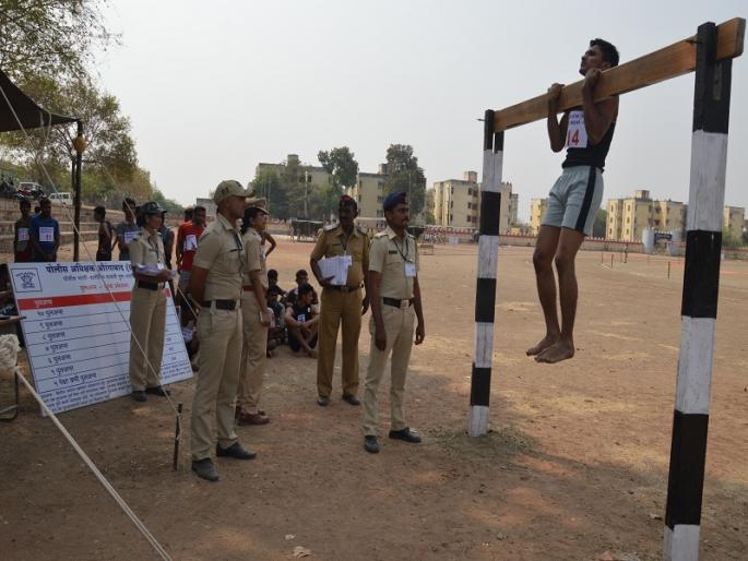 Police recruitment for the first time in the biometric manner of Aurangabad Gramin | औरंगाबाद ग्रामीणची बायोमेट्रीक पद्धतीने प्रथमच पोलीस भरती Police recruitment for the first time in the biometric manner of Aurangabad Gramin | औरंगाबाद ग्रामीणची बायोमेट्रीक पद्धतीने प्रथमच पोलीस भरती