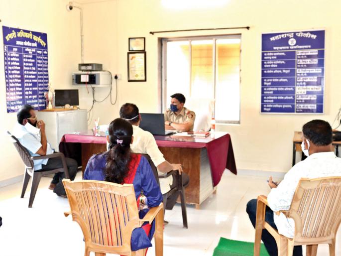 CoronaVirus Lockdown: Quarantine those families too, demands former Sarpanch of Acharya | CoronaVirus Lockdown : त्या कुटुंबियांनाही क्वारंटाईन करा, आचऱ्याच्या माजी सरपंचांची मागणी CoronaVirus Lockdown: Quarantine those families too, demands former Sarpanch of Acharya | CoronaVirus Lockdown : त्या कुटुंबियांनाही क्वारंटाईन करा, आचऱ्याच्या माजी सरपंचांची मागणी