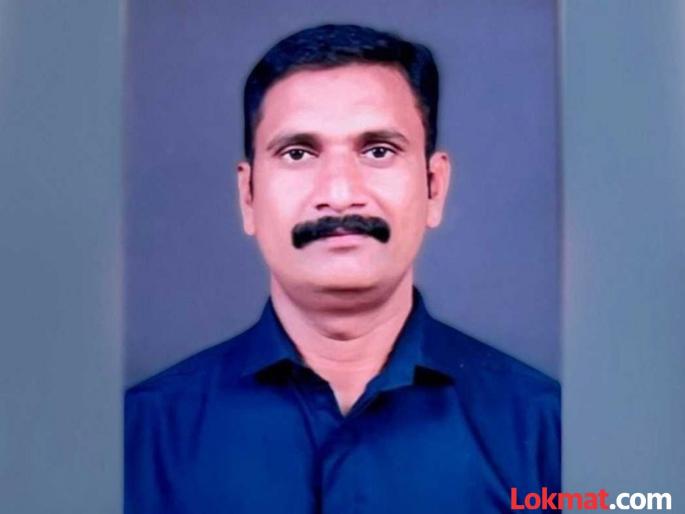 Ex soldier undergoing training at Dhule Police Training Center dies | धावण्याची शिक्षा दिली, जमिनीवर कोसळून माजी सैनिकाचा मृत्यू Ex soldier undergoing training at Dhule Police Training Center dies | धावण्याची शिक्षा दिली, जमिनीवर कोसळून माजी सैनिकाचा मृत्यू