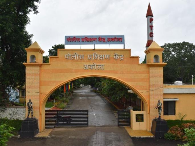 Akola Police Training Center is the best in the state | अकोला पोलीस प्रशिक्षण केंद्र राज्यात सर्वोत्कृष्ट Akola Police Training Center is the best in the state | अकोला पोलीस प्रशिक्षण केंद्र राज्यात सर्वोत्कृष्ट