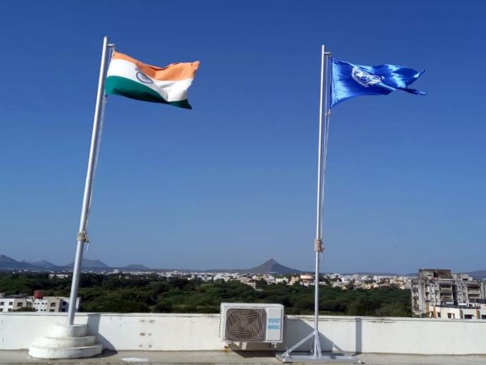 United Nations Day: United Nations flag hoisted along with tricolor on Police Commissionerate building | संयुक्त राष्ट्र दिन : पोलीस आयुक्तालयाच्या इमारतीवर तिरंग्यासोबत संयुक्त राष्ट्राचाही फडकला ध्वज United Nations Day: United Nations flag hoisted along with tricolor on Police Commissionerate building | संयुक्त राष्ट्र दिन : पोलीस आयुक्तालयाच्या इमारतीवर तिरंग्यासोबत संयुक्त राष्ट्राचाही फडकला ध्वज