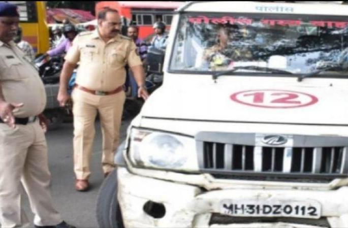 Police were running after the police! Action against 55 policemen for breaking the law | पोलिसांमागे धावत होते पोलीस ! कायदा तोडणाऱ्या ५५ पोलिसांवर कारवाई Police were running after the police! Action against 55 policemen for breaking the law | पोलिसांमागे धावत होते पोलीस ! कायदा तोडणाऱ्या ५५ पोलिसांवर कारवाई
