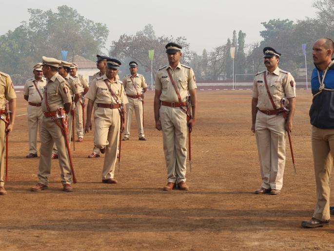 Promoting 14 Assistant Observers in Kolhapur District | कोल्हापूर जिल्ह्यातील १४ सहायक निरीक्षकांना बढती Promoting 14 Assistant Observers in Kolhapur District | कोल्हापूर जिल्ह्यातील १४ सहायक निरीक्षकांना बढती