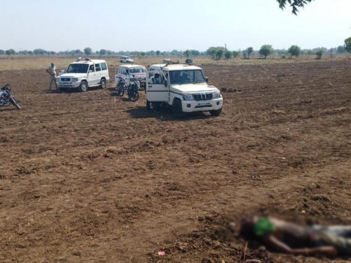 Truck driver murder in Murtijapur | मुर्तीजापूरात ट्रकचालक युवकाची दगडाने ठेचून हत्या Truck driver murder in Murtijapur | मुर्तीजापूरात ट्रकचालक युवकाची दगडाने ठेचून हत्या