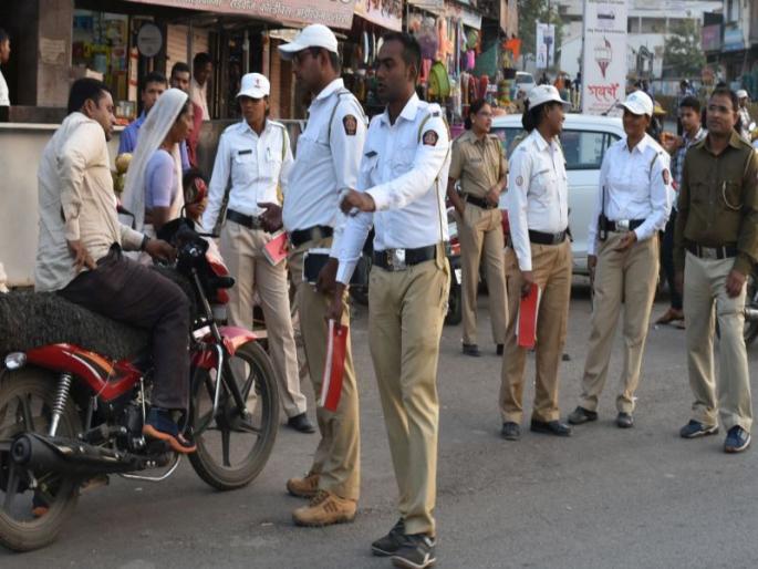 Nandurbar unauthorized vehicle owners recovered fine of Rs 16 lakh a year | नंदुरबारातील बेशिस्त वाहनधारकांकडून वर्षभरात 16 लाखांचा दंड वसूल Nandurbar unauthorized vehicle owners recovered fine of Rs 16 lakh a year | नंदुरबारातील बेशिस्त वाहनधारकांकडून वर्षभरात 16 लाखांचा दंड वसूल