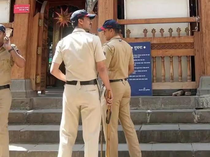 Those who raised hands on the police while on duty are now punished for two years instead of five | ड्यूटीवर असताना पोलिसांवर हात उगारणाऱ्यांना आता पाच नव्हे, दोन वर्षेच शिक्षा; काय आहेत बदल?
