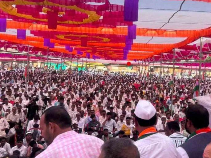 People from the BJP meeting will also be seen in the Congress meeting Guaranteed crowd gathering from various companies | भाजपच्या सभेतील माणसे काँग्रेसच्या सभेतही दिसतील! विविध कंपन्यांकडून गर्दी जमविण्याची हमी People from the BJP meeting will also be seen in the Congress meeting Guaranteed crowd gathering from various companies | भाजपच्या सभेतील माणसे काँग्रेसच्या सभेतही दिसतील! विविध कंपन्यांकडून गर्दी जमविण्याची हमी