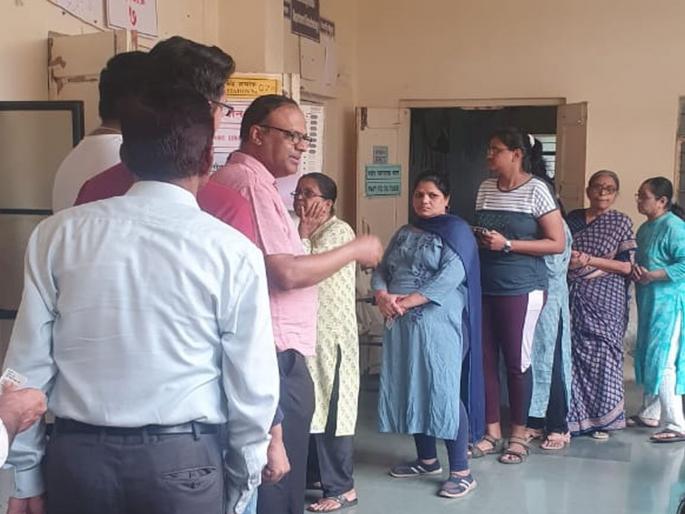 Polling begins peacefully in Maval; Administration focus through control room | मावळमध्ये मतदानाला शांततेत सुरवात; कंट्रोल रुमद्वारे प्रशासनाचे लक्ष Polling begins peacefully in Maval; Administration focus through control room | मावळमध्ये मतदानाला शांततेत सुरवात; कंट्रोल रुमद्वारे प्रशासनाचे लक्ष