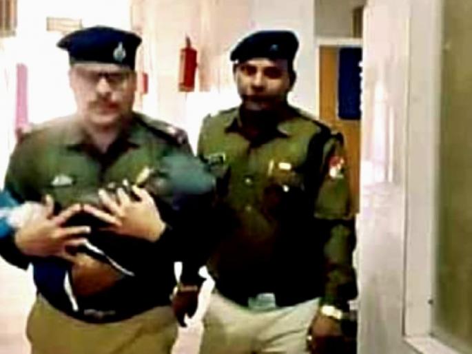 During the train journey, the little boy fainted due to cold Lives were saved due to RPF jawans | रेल्वे प्रवासात थंडीने चिमुकला बेशुद्ध पडला; ‘आरपीएफ’च्या जवानांमुळे वाचला जीव During the train journey, the little boy fainted due to cold Lives were saved due to RPF jawans | रेल्वे प्रवासात थंडीने चिमुकला बेशुद्ध पडला; ‘आरपीएफ’च्या जवानांमुळे वाचला जीव
