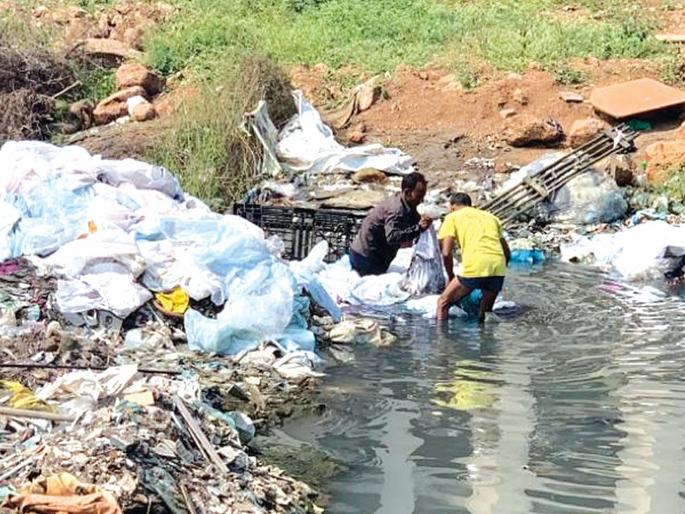 'That' causes pollution to wreak havoc! | ‘त्या’ प्रदूषणाला भंगारवाला कारणीभूत! 'That' causes pollution to wreak havoc! | ‘त्या’ प्रदूषणाला भंगारवाला कारणीभूत!