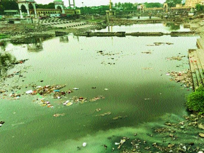 Acupuncture of Indranani pollution in Andhra Pradesh | अलंकापुरीत इंद्रायणीला प्रदूषणाचे ग्रहण Acupuncture of Indranani pollution in Andhra Pradesh | अलंकापुरीत इंद्रायणीला प्रदूषणाचे ग्रहण