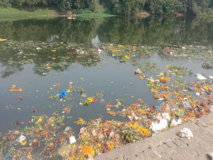Mother Jagadamba, give wisdom to devotees! In Nirmalya River; Air pollution again | आई जगदंबे, भक्तांना सद्बुद्धी दे ! निर्माल्य नदीत; पवना पुन्हा प्रदूषित