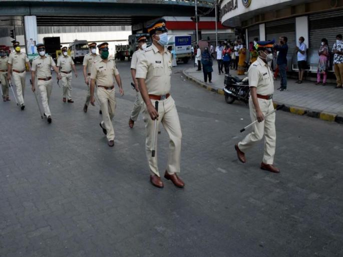'On duty' after 294 police separations in Thane | ठाण्यातील २९४ पोलीस विलगीकरणानंतर ‘ऑन ड्युटी’; ४६ अधिकाऱ्यांचा समावेश 'On duty' after 294 police separations in Thane | ठाण्यातील २९४ पोलीस विलगीकरणानंतर ‘ऑन ड्युटी’; ४६ अधिकाऱ्यांचा समावेश