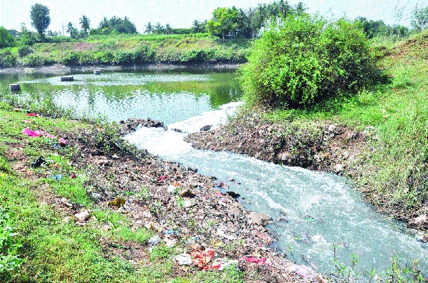 Sangli municipal corporation doing river pollution, Ajab administration: Five crore rupees filled with dandapoti, pollution control board again issued notice to municipal corporation | दंड भरून सांगली महापालिका करते नदीप्रदूषण,अजब कारभार : दंडापोटी भरले पाच कोटी रुपये, प्रदूषण नियंत्रण मंडळाकडून महापालिकेला पुन्हा नोटीस Sangli municipal corporation doing river pollution, Ajab administration: Five crore rupees filled with dandapoti, pollution control board again issued notice to municipal corporation | दंड भरून सांगली महापालिका करते नदीप्रदूषण,अजब कारभार : दंडापोटी भरले पाच कोटी रुपये, प्रदूषण नियंत्रण मंडळाकडून महापालिकेला पुन्हा नोटीस