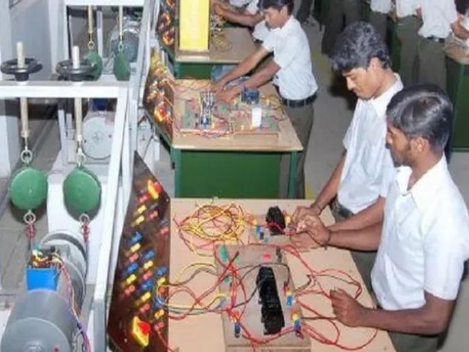 On the way of closure of 27 polytechnic colleges in the state, four in Nashik division | नाशिक विभागातील चारसह राज्यातील 27 पॉलिटेक्निक महाविद्यालये बंद होण्याच्या मार्गावर On the way of closure of 27 polytechnic colleges in the state, four in Nashik division | नाशिक विभागातील चारसह राज्यातील 27 पॉलिटेक्निक महाविद्यालये बंद होण्याच्या मार्गावर