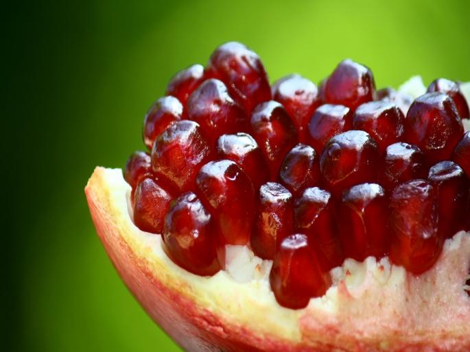 First export consignment of pomegranates to USA by air | डाळिंबाची पहिली निर्यात खेप अमेरिकेला हवाई मार्गाने रवाना First export consignment of pomegranates to USA by air | डाळिंबाची पहिली निर्यात खेप अमेरिकेला हवाई मार्गाने रवाना