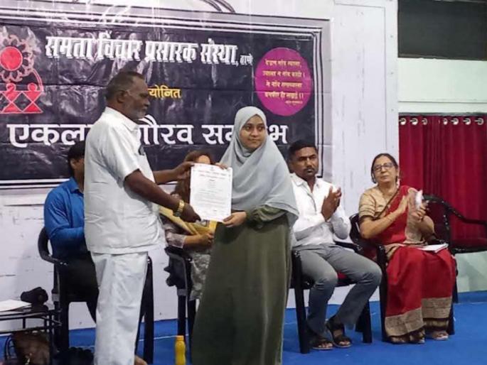 in thane the rabodi friend circle principal dr naseem mulla statement about todays generation | 'तर येणारी पिढी संवेदना शून्य होण्याची भीती वाटते आहे': डॉ. नसीब मुल्ला in thane the rabodi friend circle principal dr naseem mulla statement about todays generation | 'तर येणारी पिढी संवेदना शून्य होण्याची भीती वाटते आहे': डॉ. नसीब मुल्ला