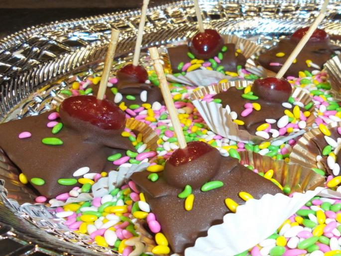 seven places in pune famous for chocolate pan | पुण्यातील या सात ठिकाणी मिळणारे चाॅकलेट पान तुम्ही खाल्ले का ? seven places in pune famous for chocolate pan | पुण्यातील या सात ठिकाणी मिळणारे चाॅकलेट पान तुम्ही खाल्ले का ?