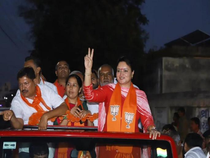 Gujarat Lok Sabha Election 2024 bjp's poonam maadam is the Richest Candidate, read here details | गुजरातमध्ये सर्वात श्रीमंत उमेदवार कोण? एकाकडे तर केवळ २ हजार रूपयांची संपत्ती Gujarat Lok Sabha Election 2024 bjp's poonam maadam is the Richest Candidate, read here details | गुजरातमध्ये सर्वात श्रीमंत उमेदवार कोण? एकाकडे तर केवळ २ हजार रूपयांची संपत्ती